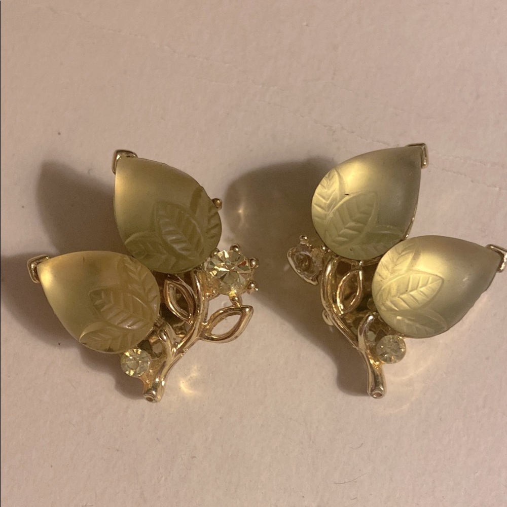 Vtg Lisner Yellow Lucite Frosted Leaf/Rhinestone Clip on Earrings